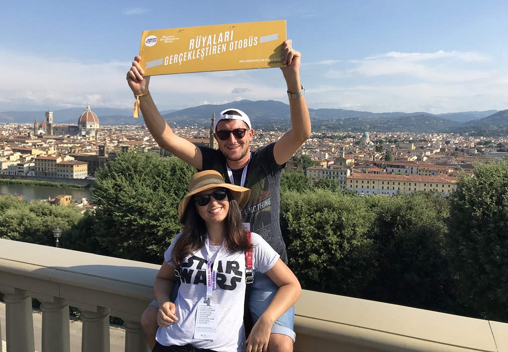 avrupa r&uuml;yası otob&uuml;sle avrupa turu katılımcıları