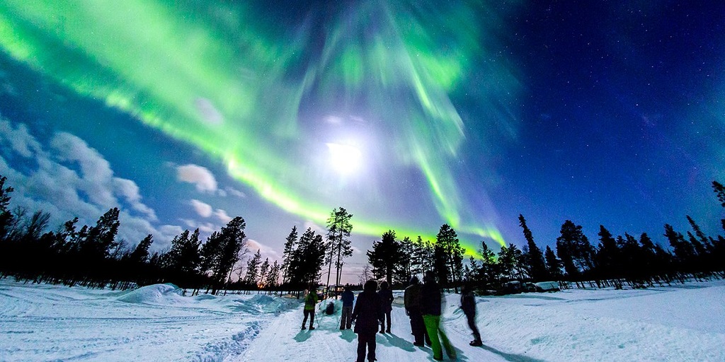 kuzey ışıkları turu fotoğraf &ccedil;ekmek