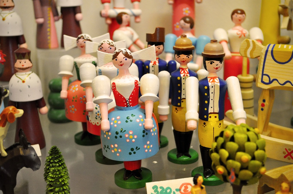 çekya-hediyelik-eşya-ahşap-oyuncaklar